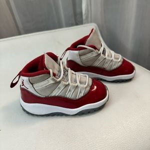 Baby Nike Air Jordan Retro red and white